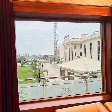 Royal Heritage Hotel & Resort Ayodhya ภายนอก รูปภาพ