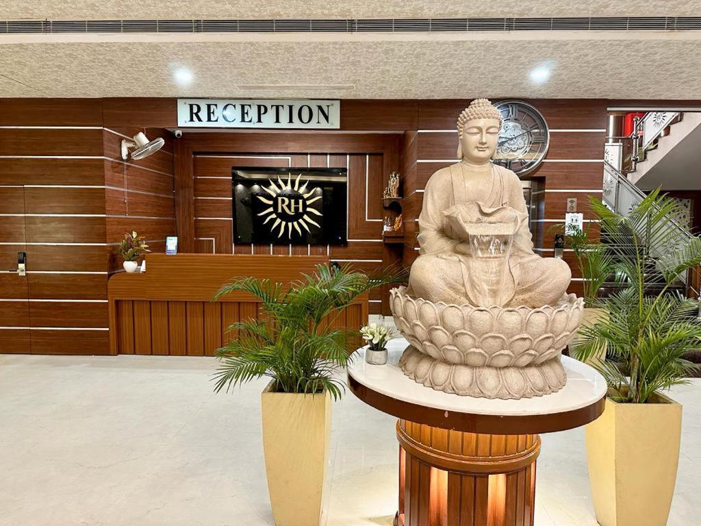 Royal Heritage Hotel & Resort Ayodhya ภายนอก รูปภาพ
