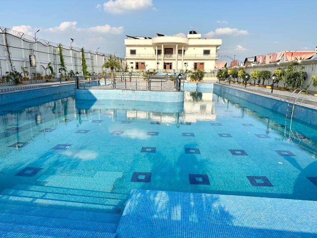 Royal Heritage Hotel & Resort Ayodhya ภายนอก รูปภาพ
