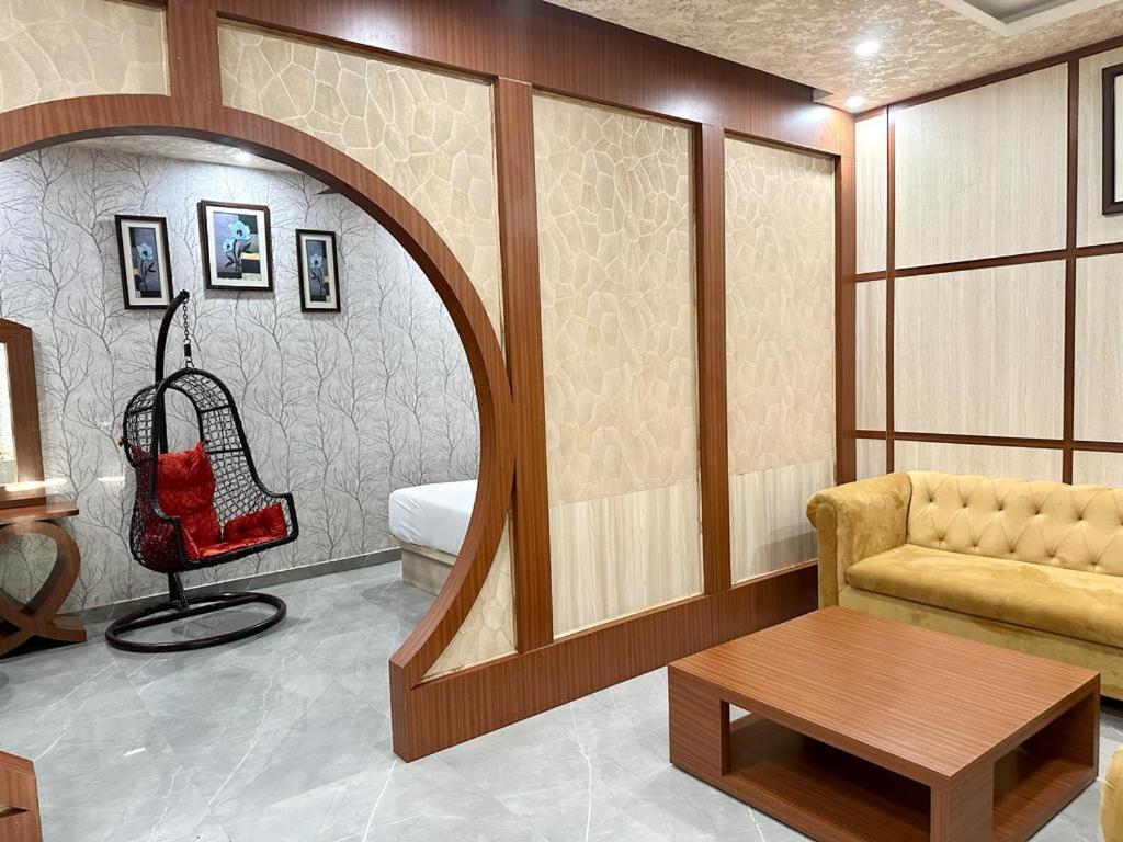 Royal Heritage Hotel & Resort Ayodhya ภายนอก รูปภาพ