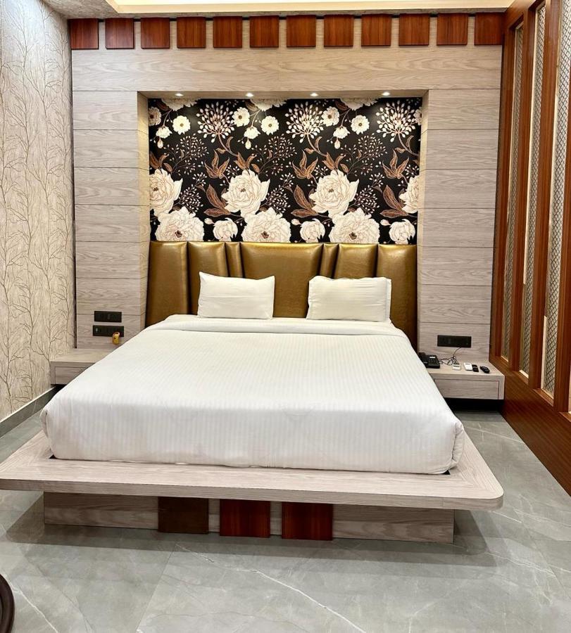 Royal Heritage Hotel & Resort Ayodhya ภายนอก รูปภาพ