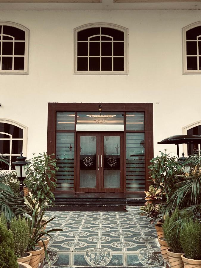 Royal Heritage Hotel & Resort Ayodhya ภายนอก รูปภาพ