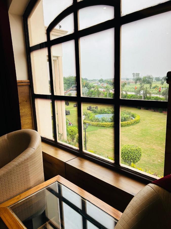 Royal Heritage Hotel & Resort Ayodhya ภายนอก รูปภาพ